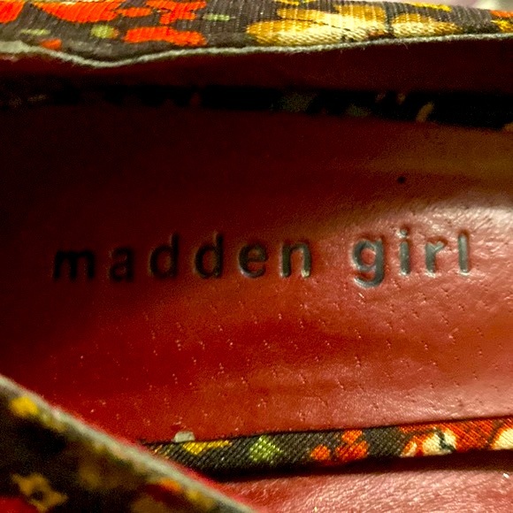 Madden Girl brown floral heels with ruffle flower toe - Picture 5 of 5